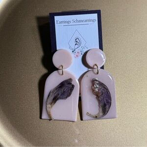 Woman’s polymer & resin earrings